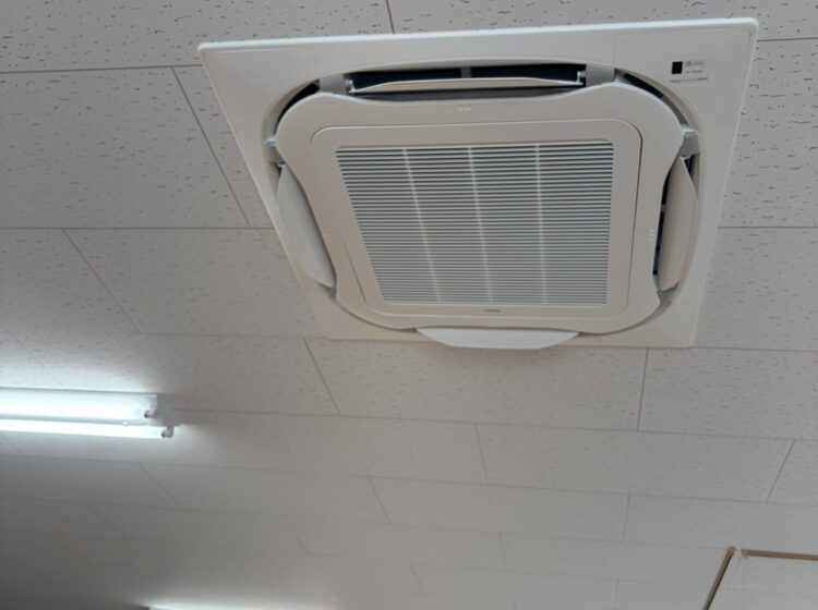 クリニックの急なエアコン故障　入れ替え工事完工