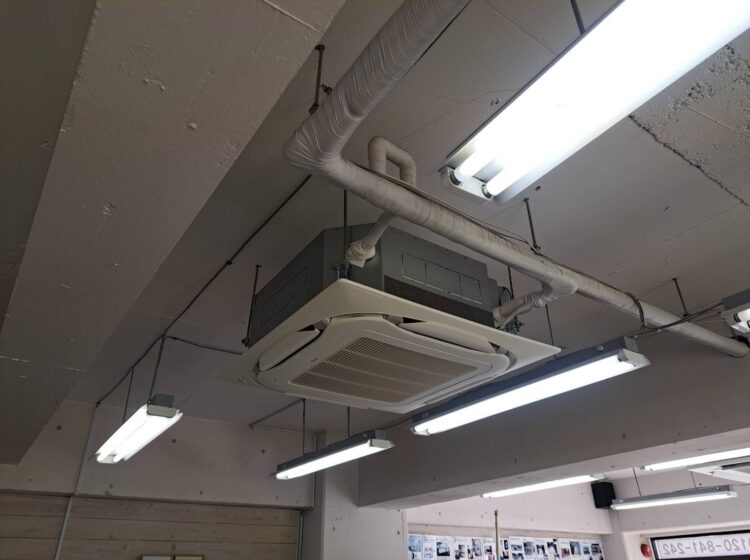 西区の建設会社様　中古エアコン入れ替え工事