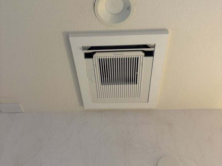 【施工事例】「トイレが暑い…」お客様の切実な声をダイキン『ココタスマルチ』で解決！